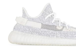 椰子350v2侧面会不会开胶 yeezy350偏小多少